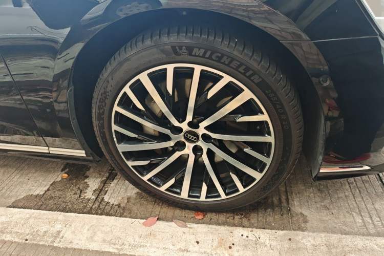 Used Audi A8 2024 A8L 55 TFSI quattro Flagship Model Right Front Wheel Hub