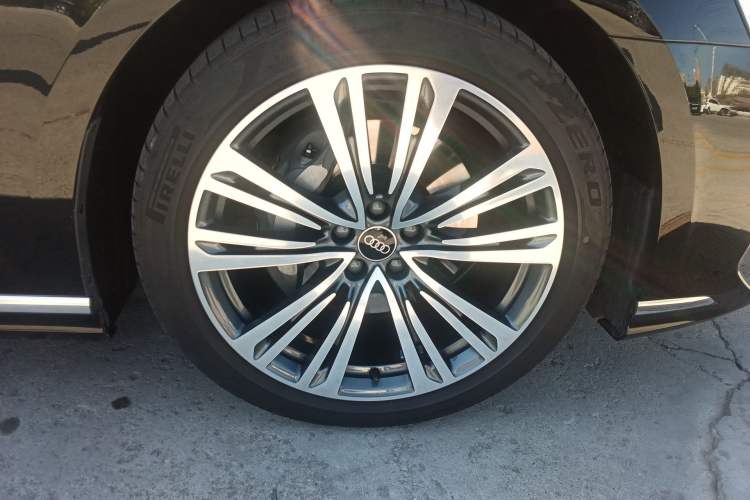 Used Audi A8 2024 A8L 45 TFSI quattro Luxury Model Right Front Wheel Hub