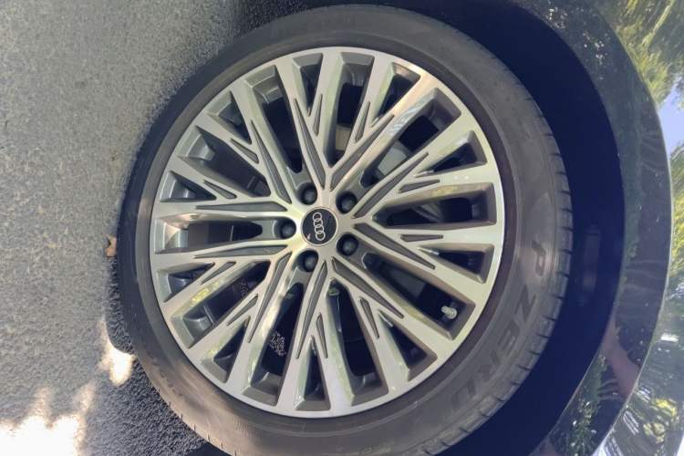 Used Audi A8 2024 A8L 50 TFSI quattro Prestige Edition Right Front Wheel Hub