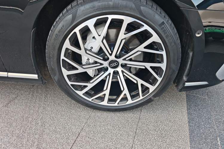 Used Audi A8 2024 A8L 50 TFSI quattro Prestige Edition Right Front Wheel Hub