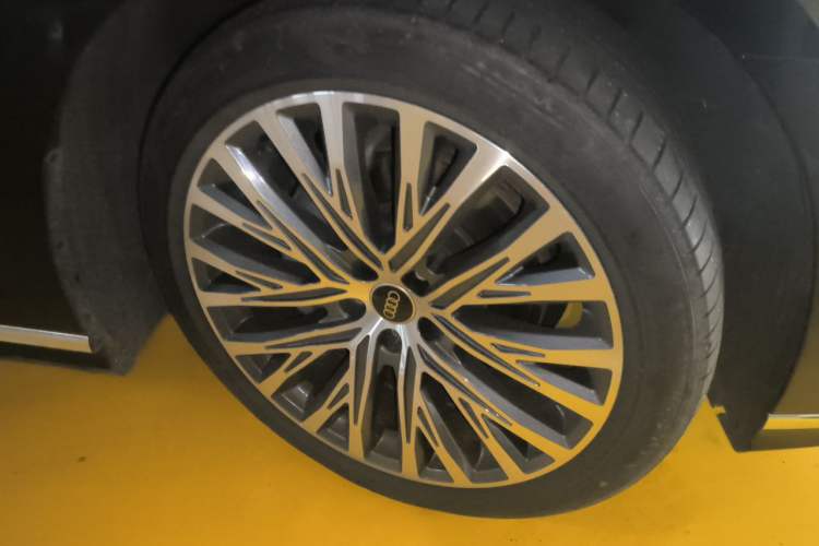Used Audi A8 2024 A8L 50 TFSI quattro Prestige Edition Right Front Wheel Hub