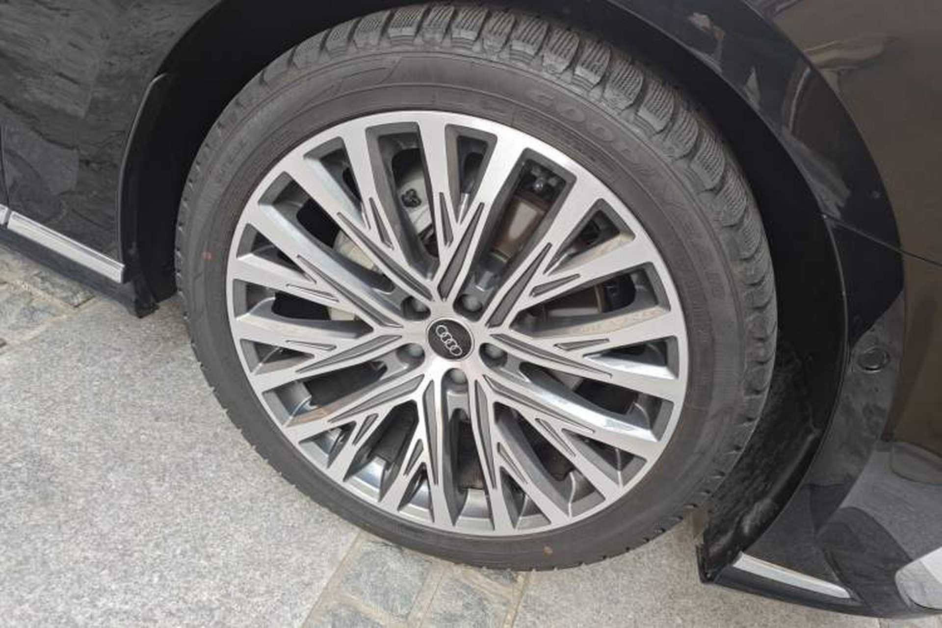 Used Audi A8 2024 A8L 50 TFSI quattro Prestige Edition Right Front Wheel Hub