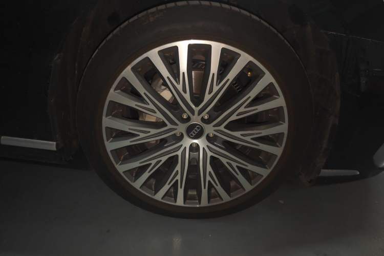 Used Audi A8 2024 A8L 50 TFSI quattro Prestige Edition Right Front Wheel Hub