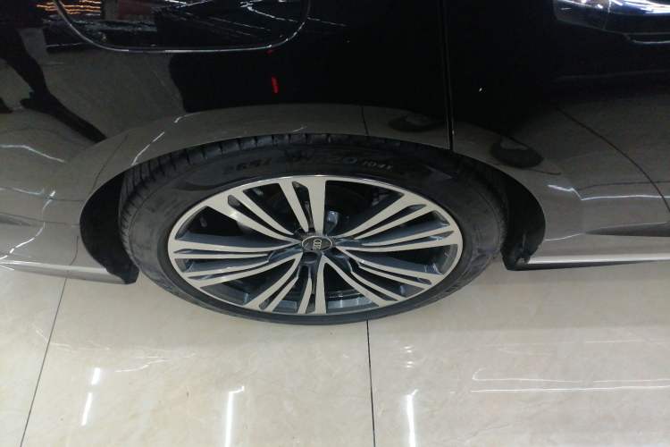 Used Audi A8 2024 A8L 45 TFSI quattro Luxury Model Right Rear Wheel Hub