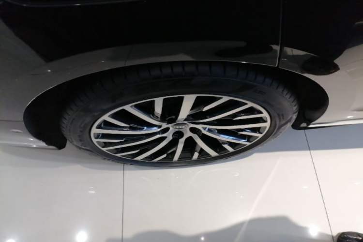 Used Audi A8 2024 A8L 50 TFSI quattro Prestige Edition Right Rear Wheel Hub