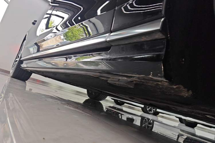 Used Audi A8 2024 A8L 50 TFSI quattro Prestige Edition Right Side Sill