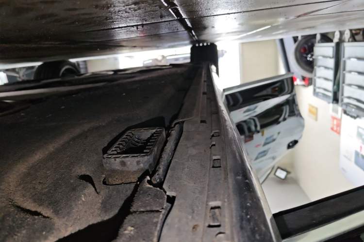 Used Audi A8 2024 A8L 55 TFSI quattro Flagship Model Right Side Sill