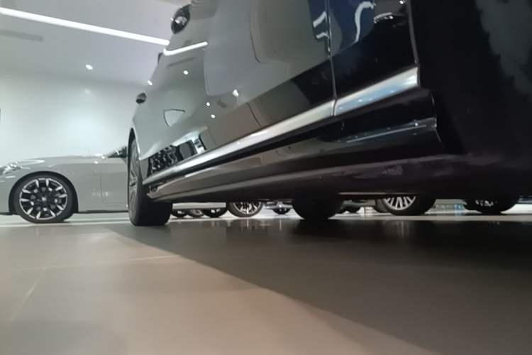 Used Audi A8 2024 A8L 50 TFSI quattro Prestige Edition Right Side Sill