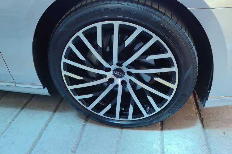 Used Audi A8 2024 A8L 45 TFSI quattro Luxury Model Right Front Wheel Hub