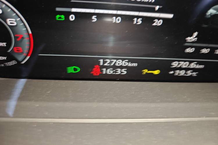 Used Audi A8 2025 A8L 45 TFSI quattro Luxury Model Odometer Close Up