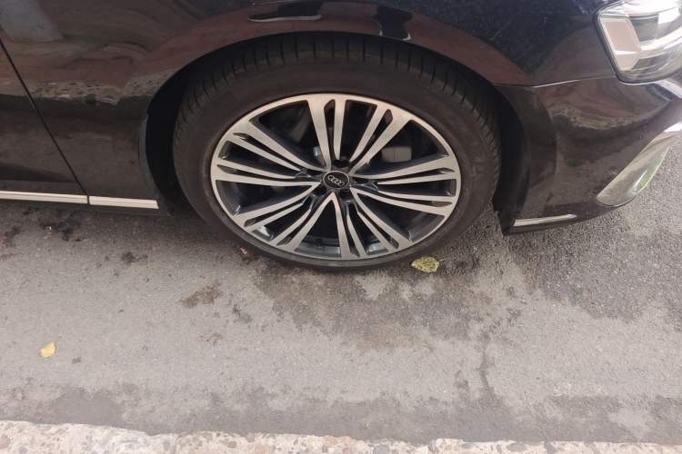 Used Audi A8 2025 A8L 45 TFSI quattro Luxury Model Right Front Wheel Hub