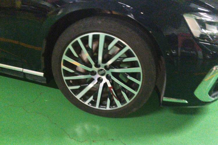 Used Audi A8 2025 A8L 55 TFSI quattro Flagship Model Right Front Wheel Hub