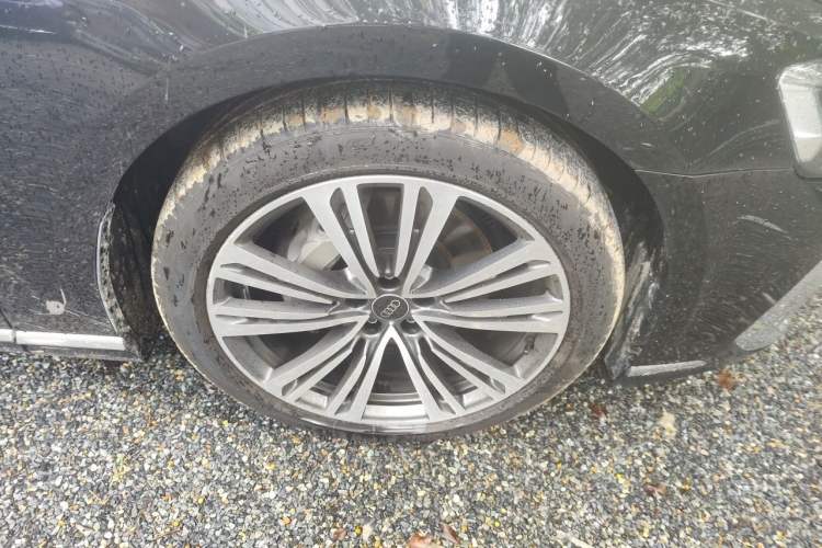 Used Audi A8 2025 A8L 45 TFSI quattro Luxury Model Right Front Wheel Hub