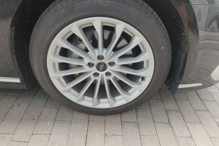 Used Audi A8 2025 A8L 45 TFSI quattro Luxury Model Right Front Wheel Hub