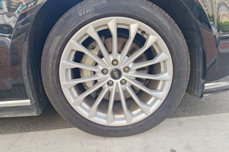 Used Audi A8 2025 A8L 45 TFSI quattro Luxury Model Right Front Wheel Hub