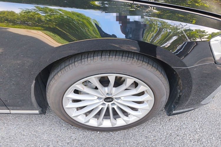 Used Audi A8 2025 A8L 45 TFSI quattro Luxury Model Right Front Wheel Hub
