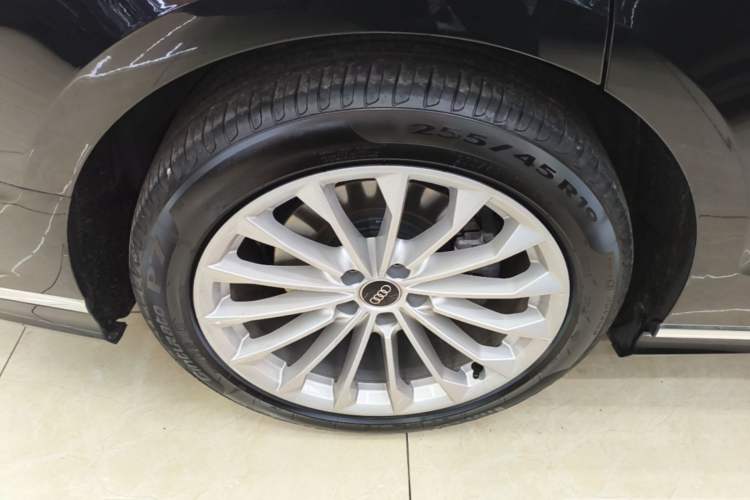Used Audi A8 2025 A8L 45 TFSI quattro Luxury Model Right Rear Wheel Hub