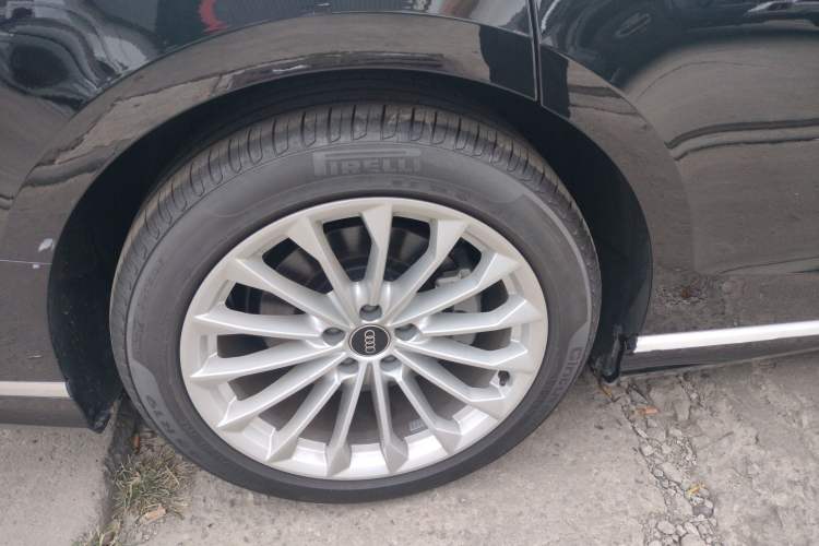 Used Audi A8 2025 A8L 45 TFSI quattro Luxury Model Right Rear Wheel Hub