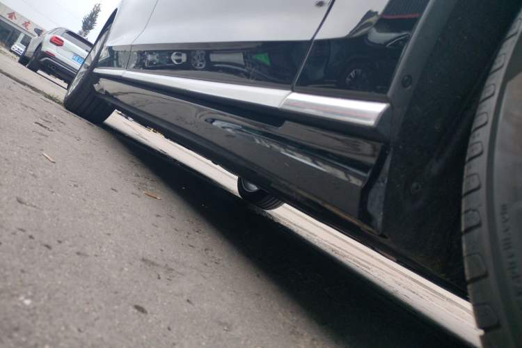Used Audi A8 2025 A8L 45 TFSI quattro Luxury Model Right Side Sill