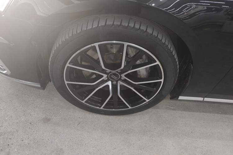 Used Audi A8 New Energy 2021 A8L 60 TFSIe quattro Left Front Wheel Hub