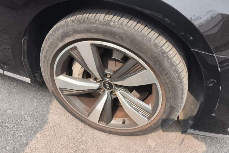 Used Audi A8 New Energy 2021 A8L 60 TFSIe quattro Right Front Wheel Hub