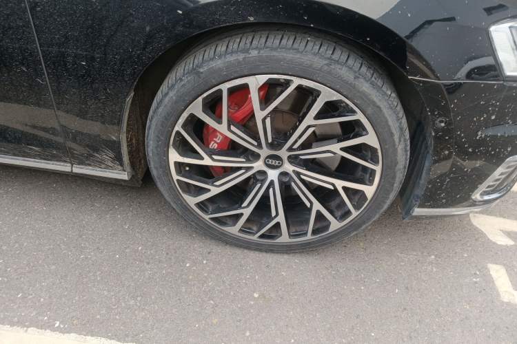 Used Audi A8 New Energy 2021 A8L 60 TFSIe quattro Right Front Wheel Hub