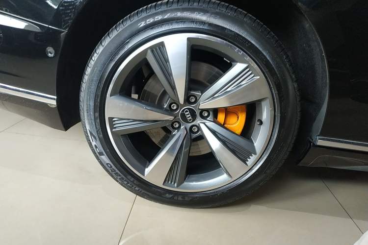 Used Audi A8 New Energy 2021 A8L 60 TFSIe quattro Right Rear Wheel Hub