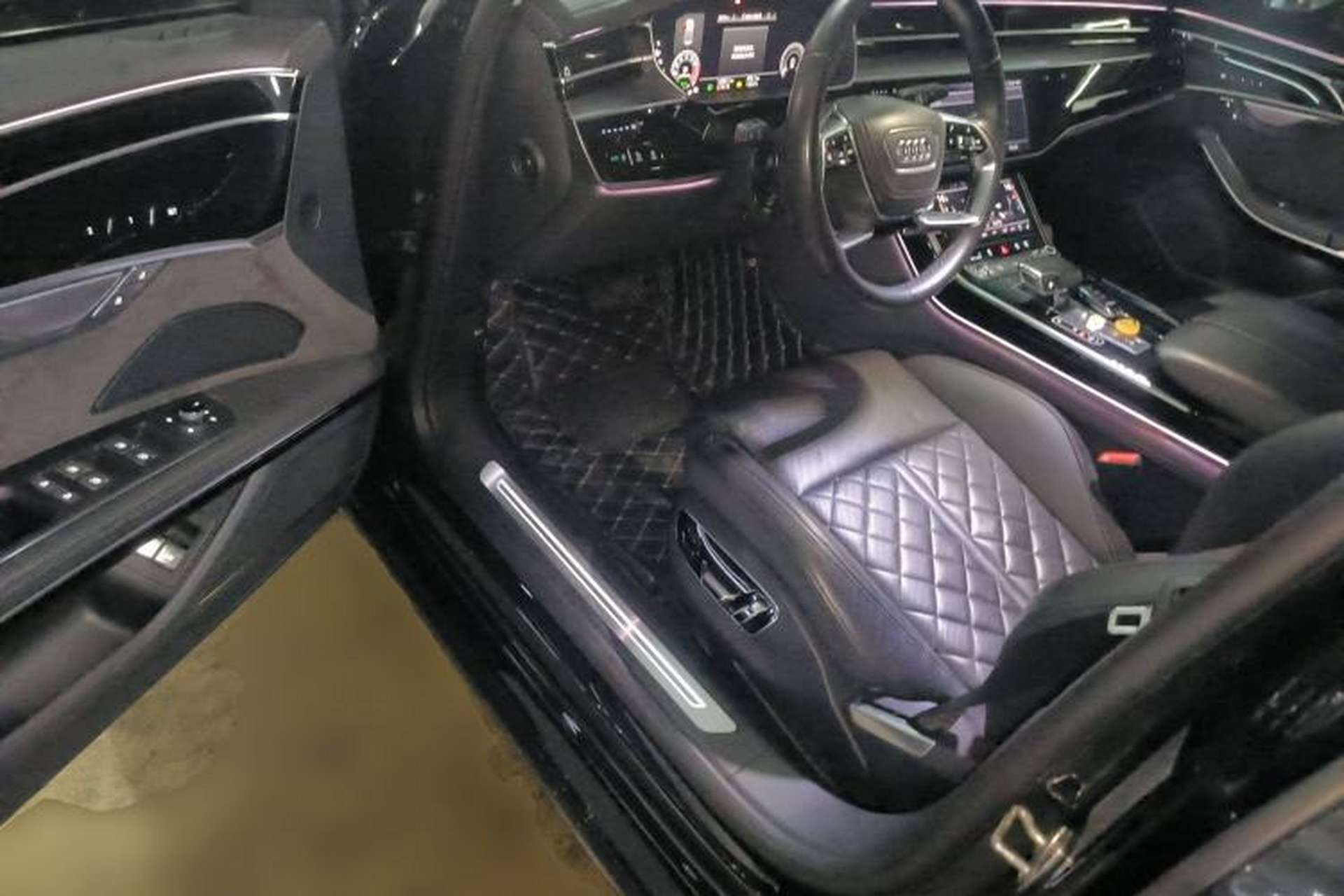 Used Audi A8 New Energy 2022 A8L 60 TFSIe quattro Collection Edition Driver Seat