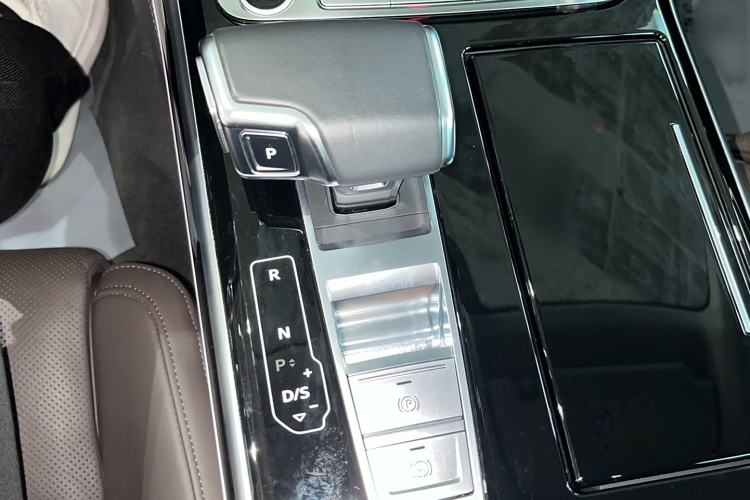 Used Audi A8 New Energy 2022 A8L 60 TFSIe quattro Collection Edition Gear Lever