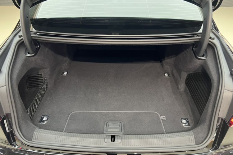 Used Audi A8 New Energy 2022 A8L 60 TFSIe quattro Collection Edition Interior 8
