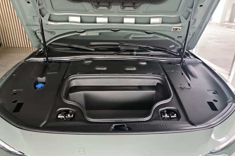 Used Audi A6L e-tron 2026 Model First Launch Qiankun Smart Driving Edition Engine Bay