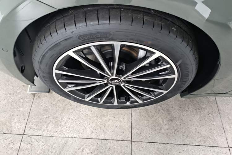 Used Audi A6L e-tron 2026 Model First Launch Qiankun Smart Driving Edition Left Front Wheel Hub