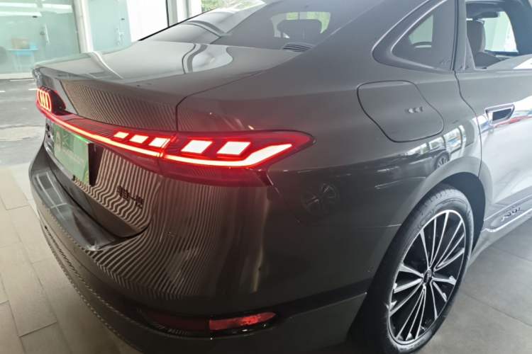 Used Audi A6L e-tron 2026 Model First Launch Qiankun Smart Driving Edition Right Rear Taillight