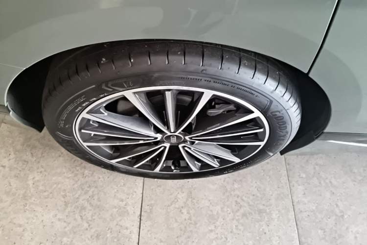 Used Audi A6L e-tron 2026 Model First Launch Qiankun Smart Driving Edition Right Rear Wheel Hub