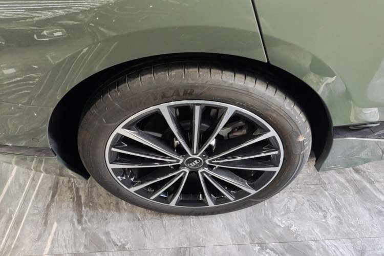 Used Audi A6L e-tron 2026 Model First Launch Qiankun Smart Driving Edition Right Rear Wheel Hub
