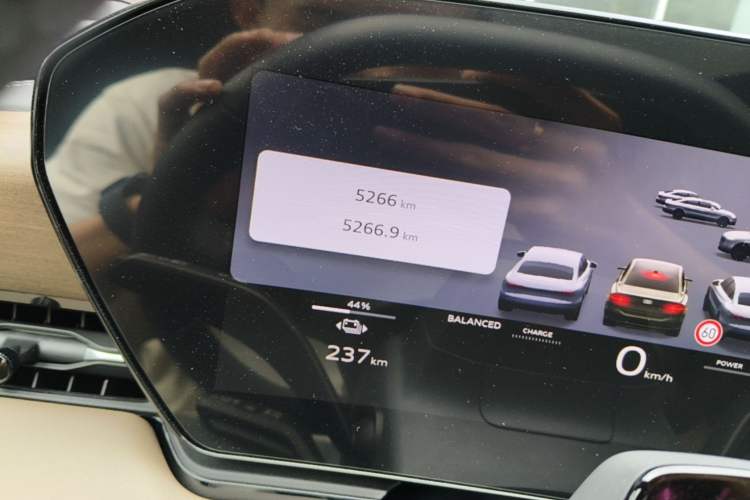 Used Audi A6L e-tron 2026 Model First Launch Qiankun Smart Driving Edition Odometer Close Up