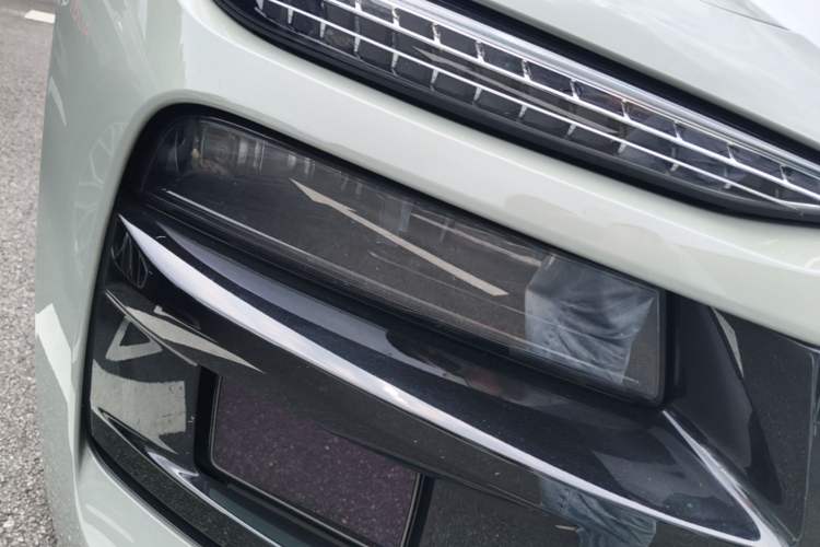 Used Audi A6L e-tron 2026 Model First Launch Qiankun Smart Driving Edition Right Front Headlight
