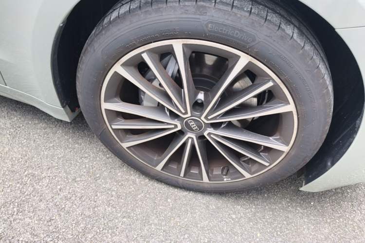 Used Audi A6L e-tron 2026 Model First Launch Qiankun Smart Driving Edition Right Front Wheel Hub