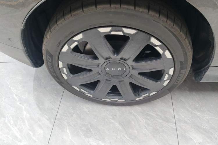 Used Audi E7X 2026 Pioneer Quattro Model Right Rear Wheel Hub