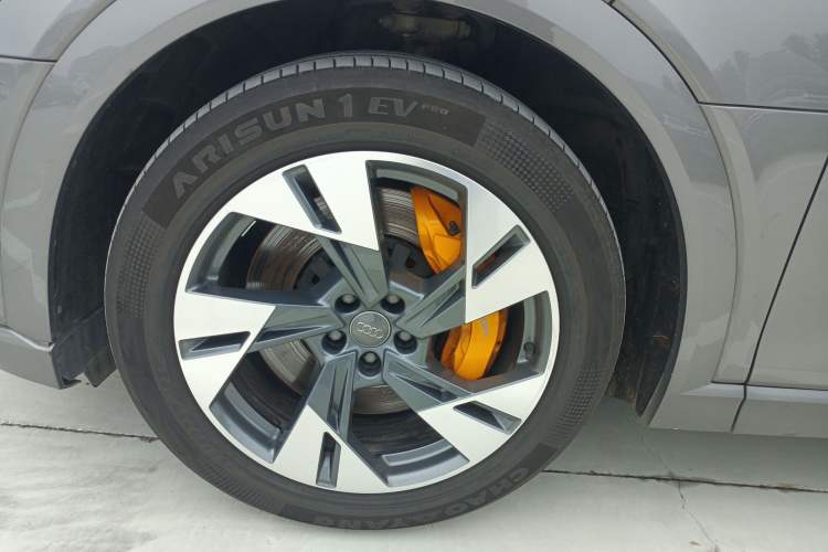 Used Audi e-tron 2019 55 quattro Technology Edition Exterior 2