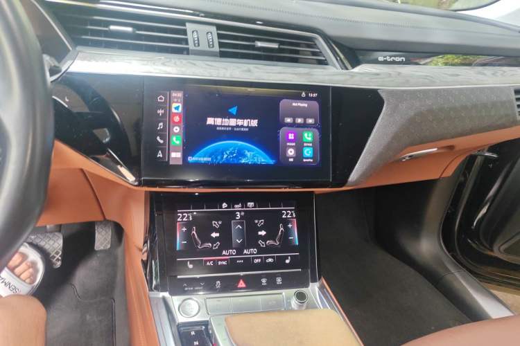 Used Audi e-tron 2019 55 quattro Fashion Edition Audio And AC Panel