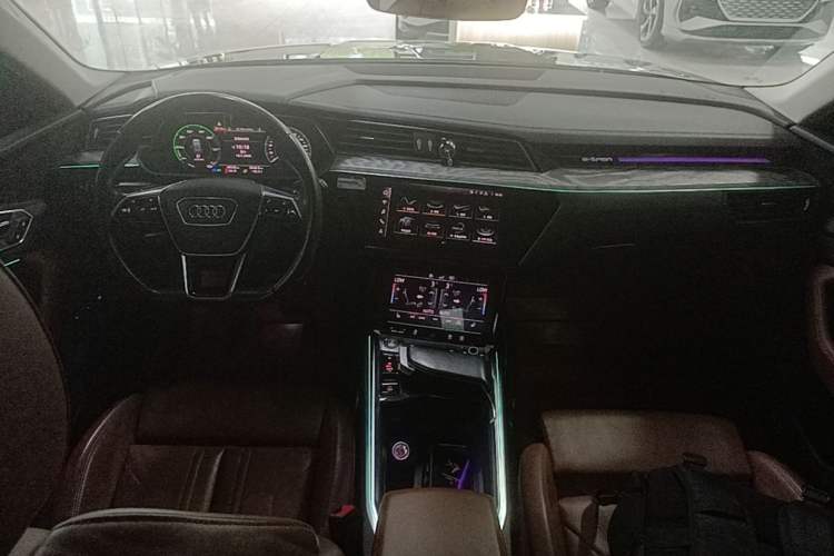 Used Audi e-tron 2019 55 quattro Technology Edition Center Console