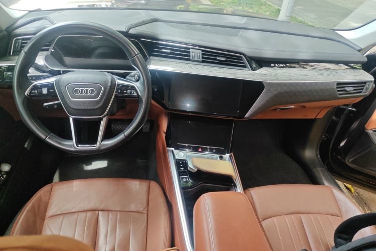 Used Audi e-tron 2019 55 quattro Fashion Edition Center Console