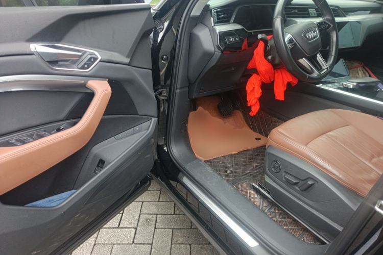 Used Audi e-tron 2019 55 quattro Fashion Edition Driver Seat