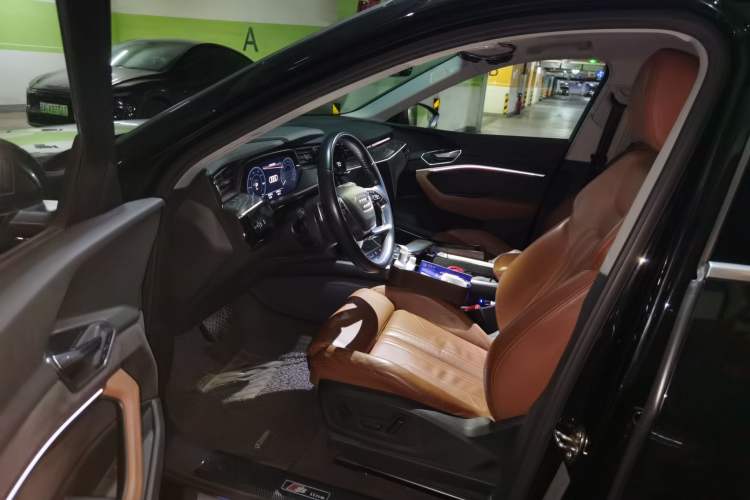 Used Audi e-tron 2019 55 quattro Fashion Edition Driver Seat