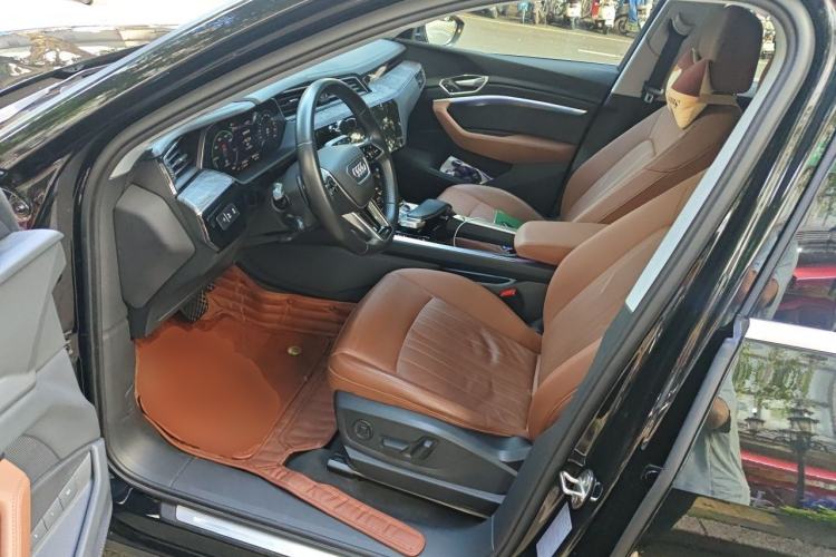 Used Audi e-tron 2019 55 quattro Fashion Edition Driver Seat