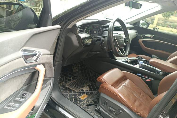 Used Audi e-tron 2019 55 quattro Technology Edition Driver Seat