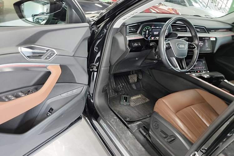 Used Audi e-tron 2019 55 quattro Technology Edition Driver Seat