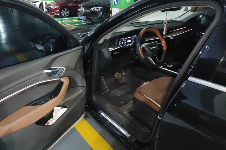 Used Audi e-tron 2019 55 quattro Technology Edition Driver Seat