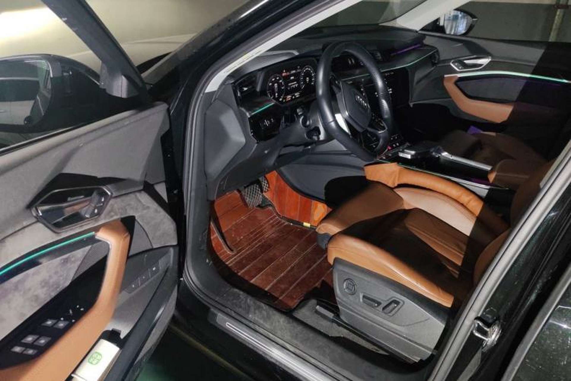 Used Audi e-tron 2019 55 quattro Technology Edition Driver Seat